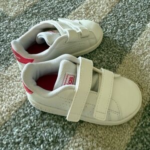 Adidas kids winter white and bubblegum pink Stan Smith velcro.